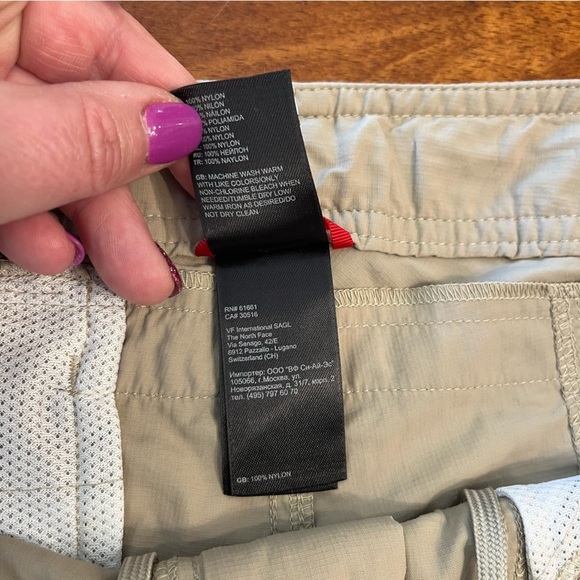 The North Face women’s size 12 long tan nylon shorts - Picture 4 of 9